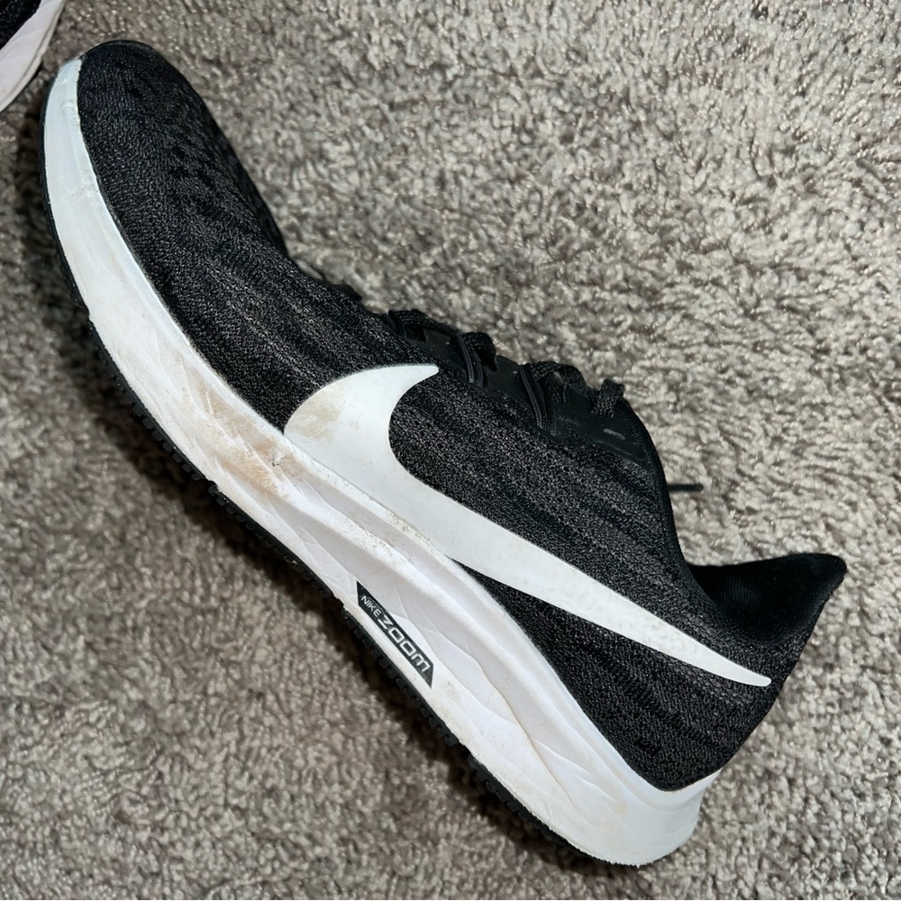 NIKE RUNNING SNEAKERS- good condition